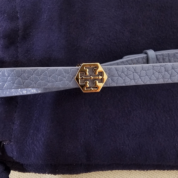 Tory Burch Hex Thin Double Wrap Leather Bracelet, Blue With Gold Logo - Picture 2 of 6